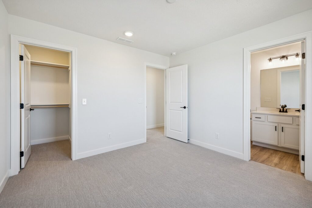 35-web-or-mls-7926 - 18055 Sycamore Dr_035