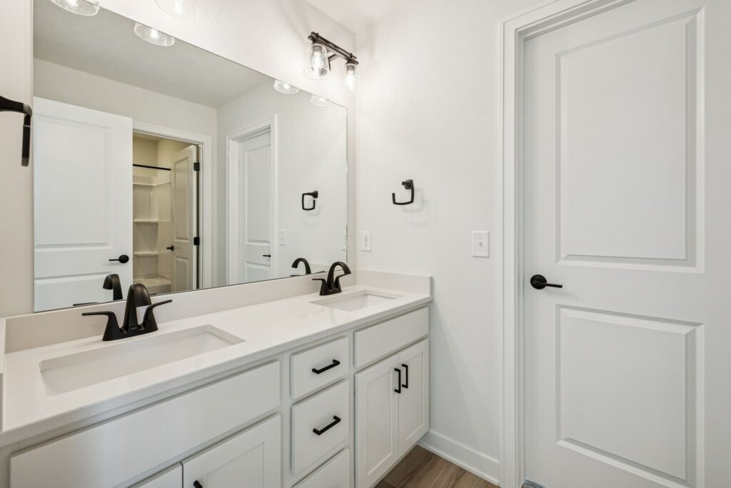 37-web-or-mls-7926 - 18055 Sycamore Dr_037