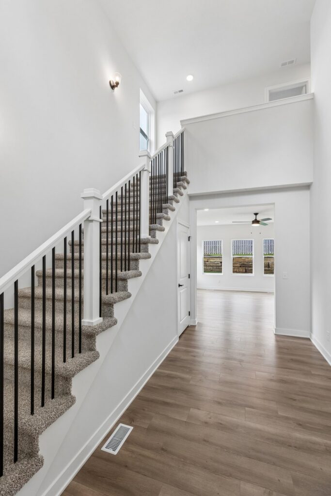 4-web-or-mls-7813 N 116th St_004