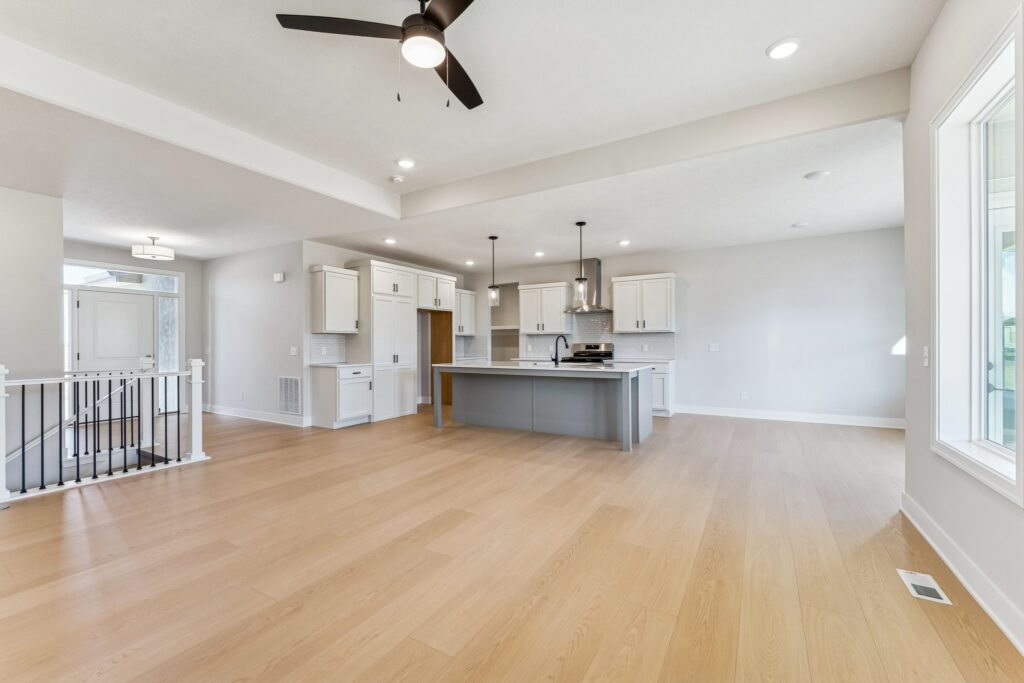 4-web-or-mls-7908 - 6307 N 209th St_005