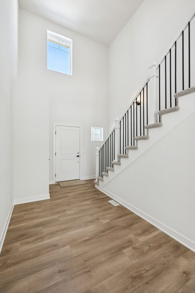 4-web-or-mls-8136 - 7813 N 116th Ave_004