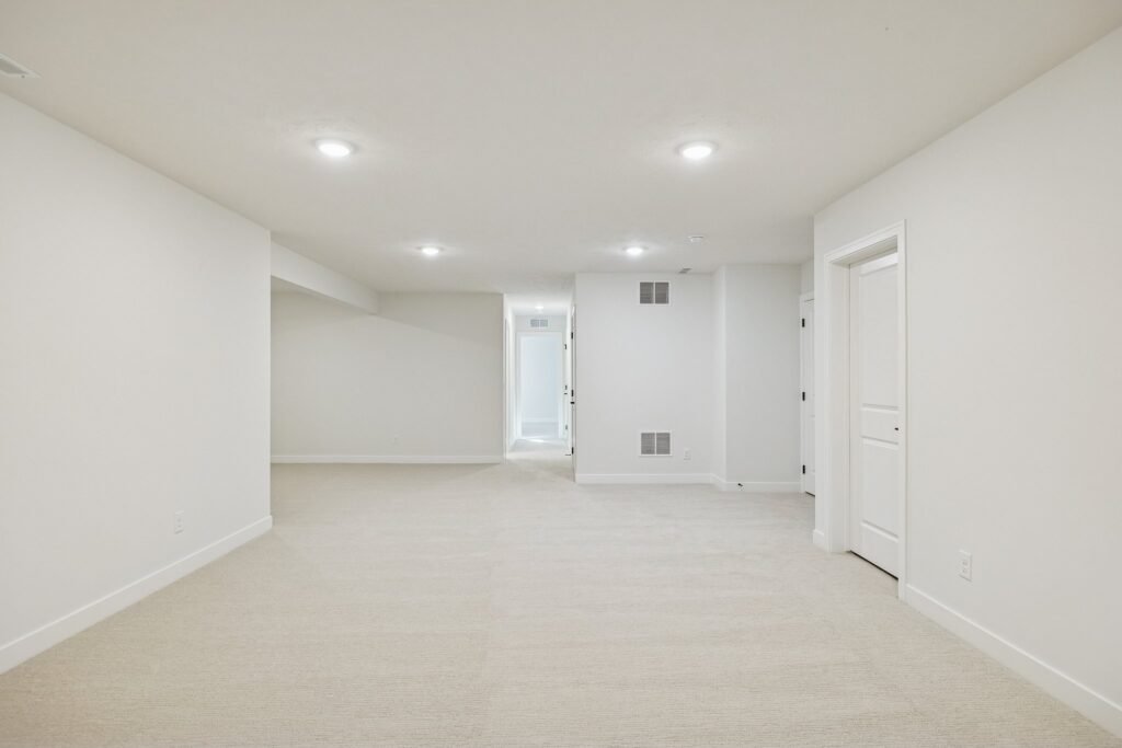 44-web-or-mls-7926 - 18055 Sycamore Dr_044