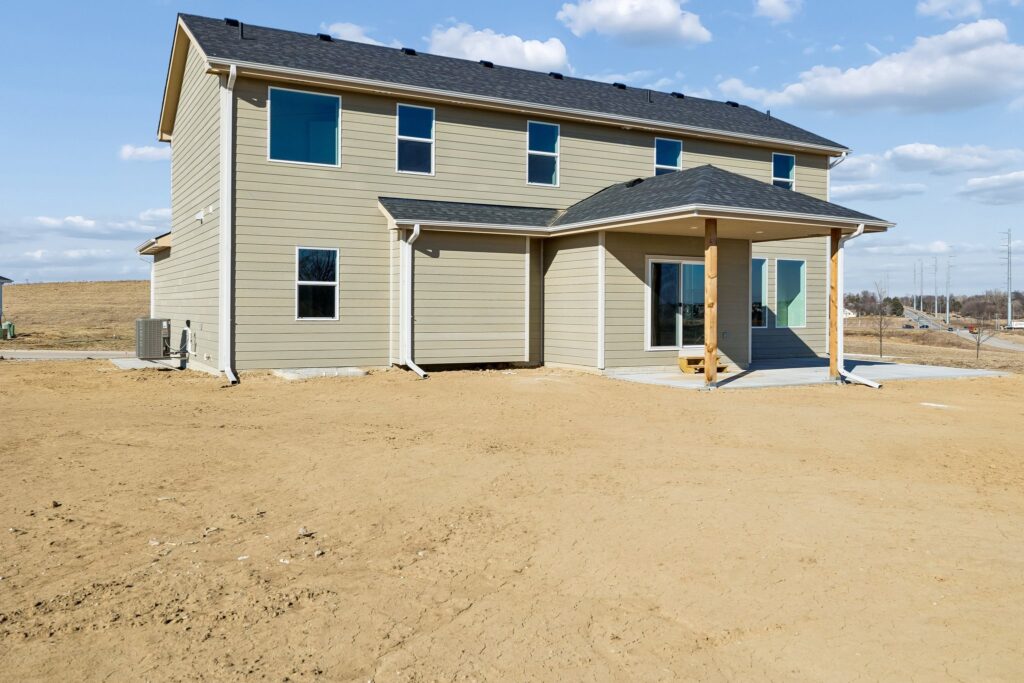 48-web-or-mls-7926 - 18055 Sycamore Dr_048