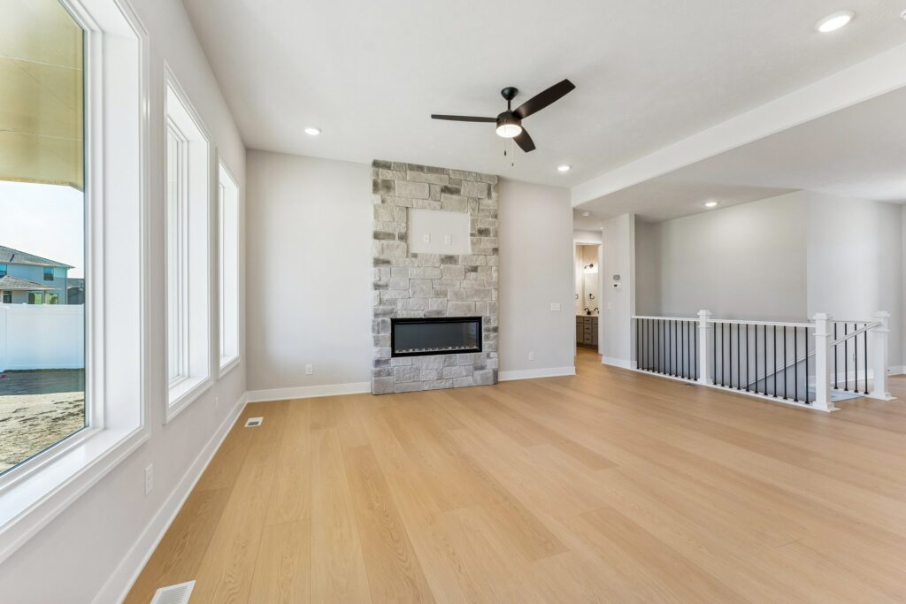 5-web-or-mls-7908 - 6307 N 209th St_006