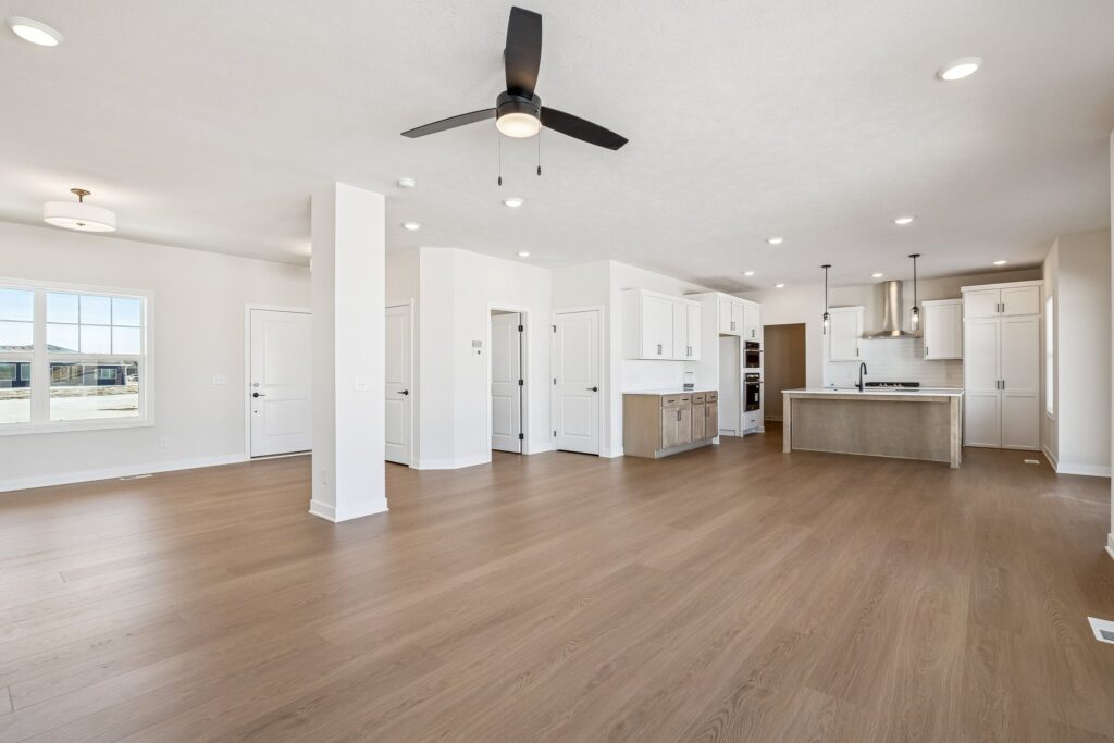 5-web-or-mls-8134 - 20808 Kansas Ave_005