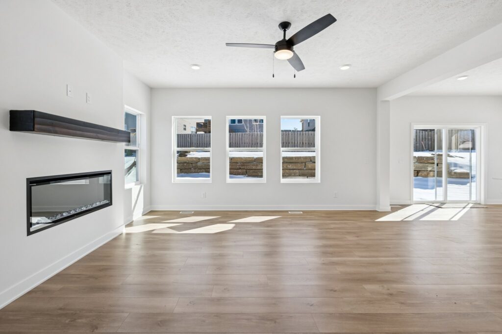 5-web-or-mls-8136 - 7813 N 116th Ave_005