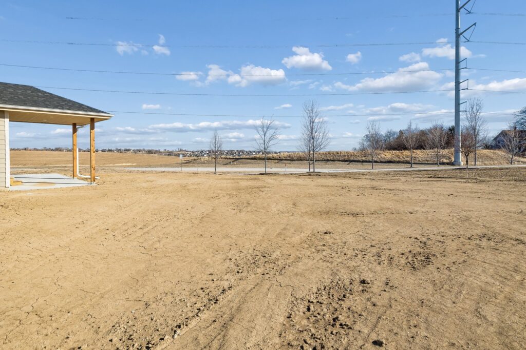 50-web-or-mls-7926 - 18055 Sycamore Dr_050