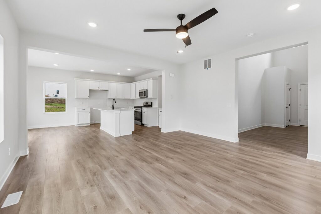 6-web-or-mls-7813 N 116th St_006