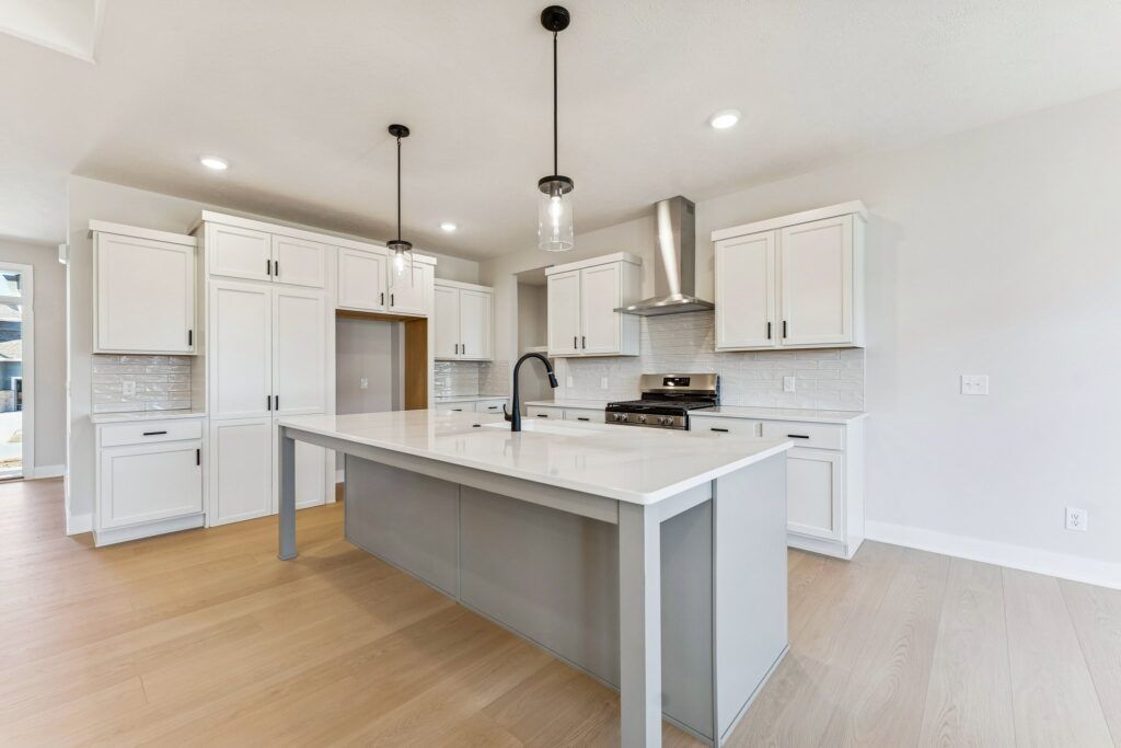 6-web-or-mls-7908 - 6307 N 209th St_007