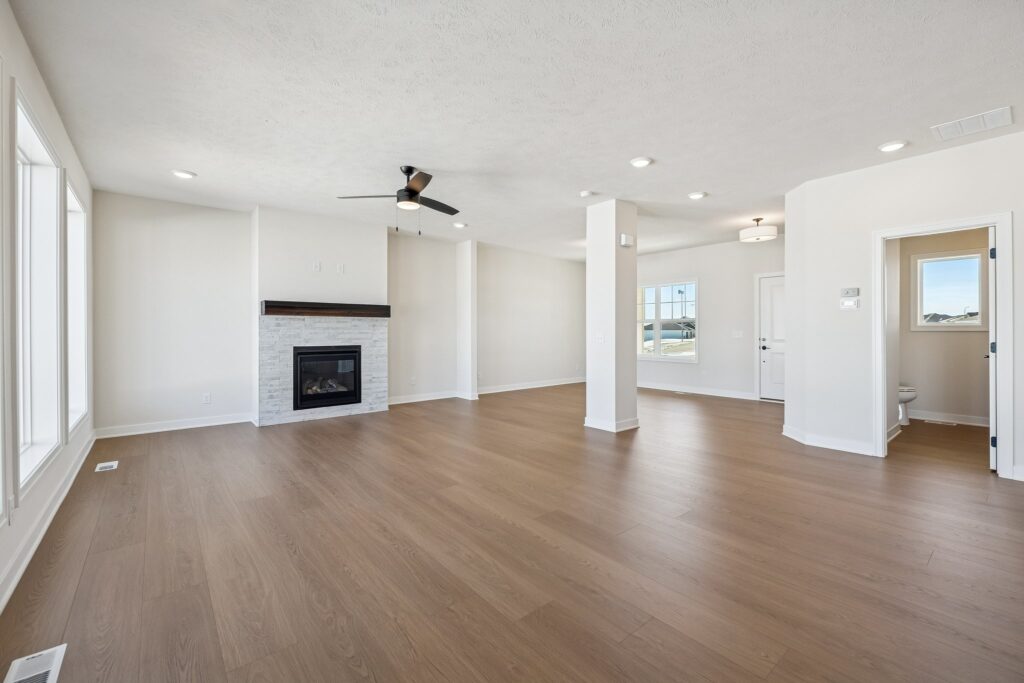 6-web-or-mls-8134 - 20808 Kansas Ave_006