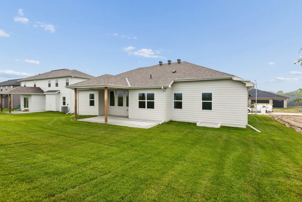 6-web-or-mls-9690 - 8704 Legacy St_006