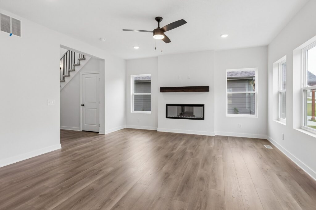 7-web-or-mls-7813 N 116th St_007