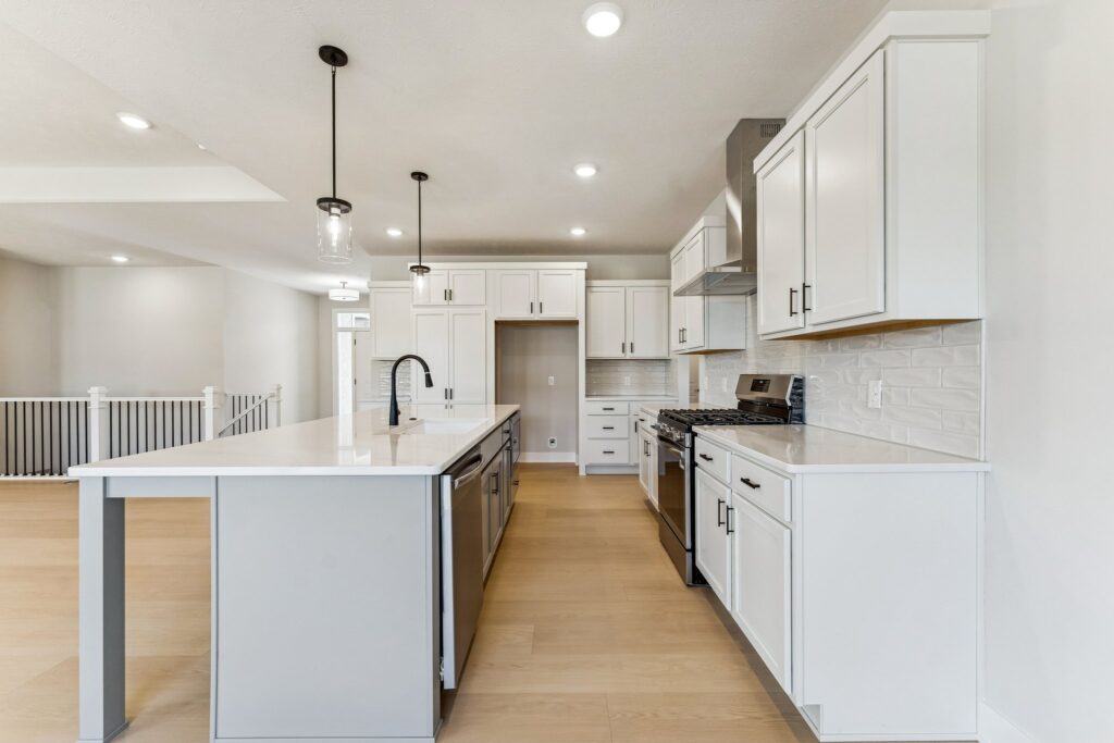 7-web-or-mls-7908 - 6307 N 209th St_008