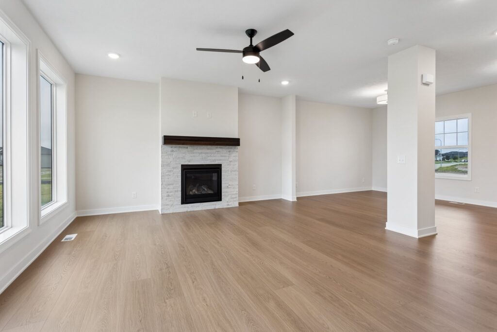 8-web-or-mls-10023 - 20808 Kansas Ave_008