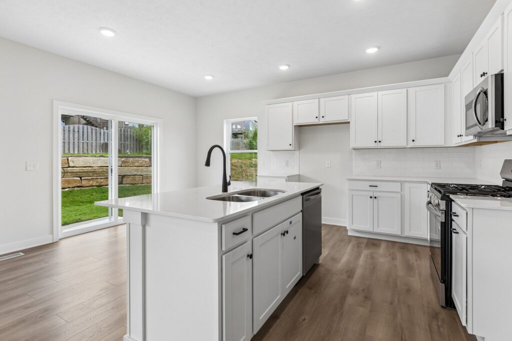 8-web-or-mls-7813 N 116th St_008