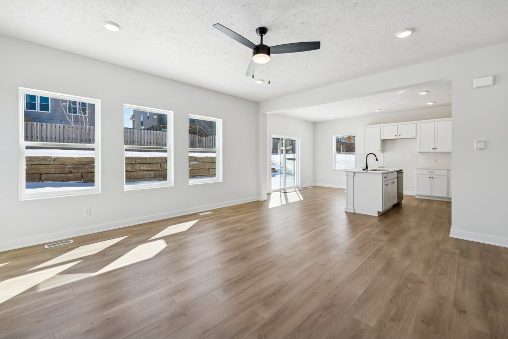 8-web-or-mls-8136 - 7813 N 116th Ave_008