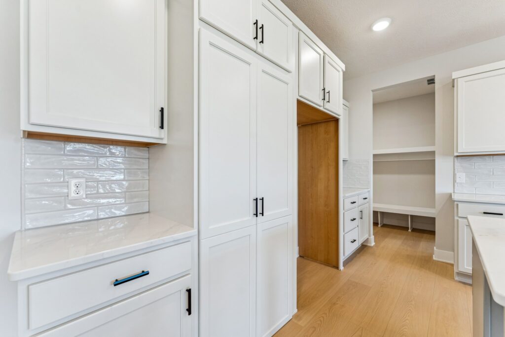 9-web-or-mls-7908 - 6307 N 209th St_010