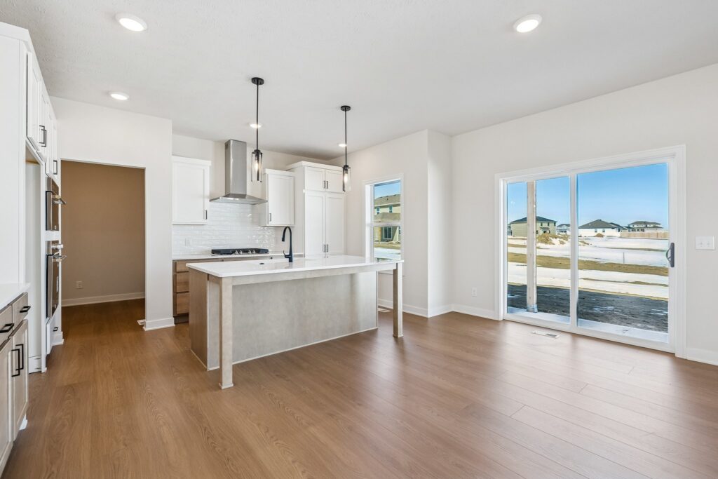 9-web-or-mls-8134 - 20808 Kansas Ave_009