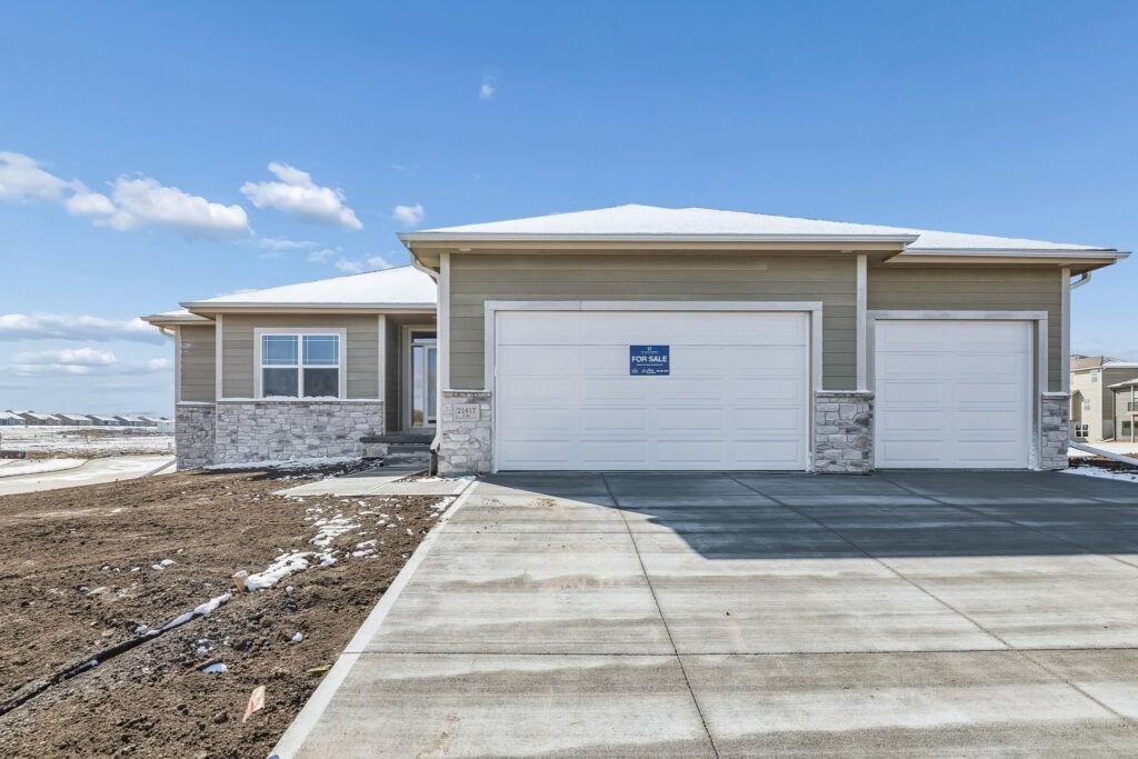 1-web-or-mls-8267 - 21417 Z Street_001