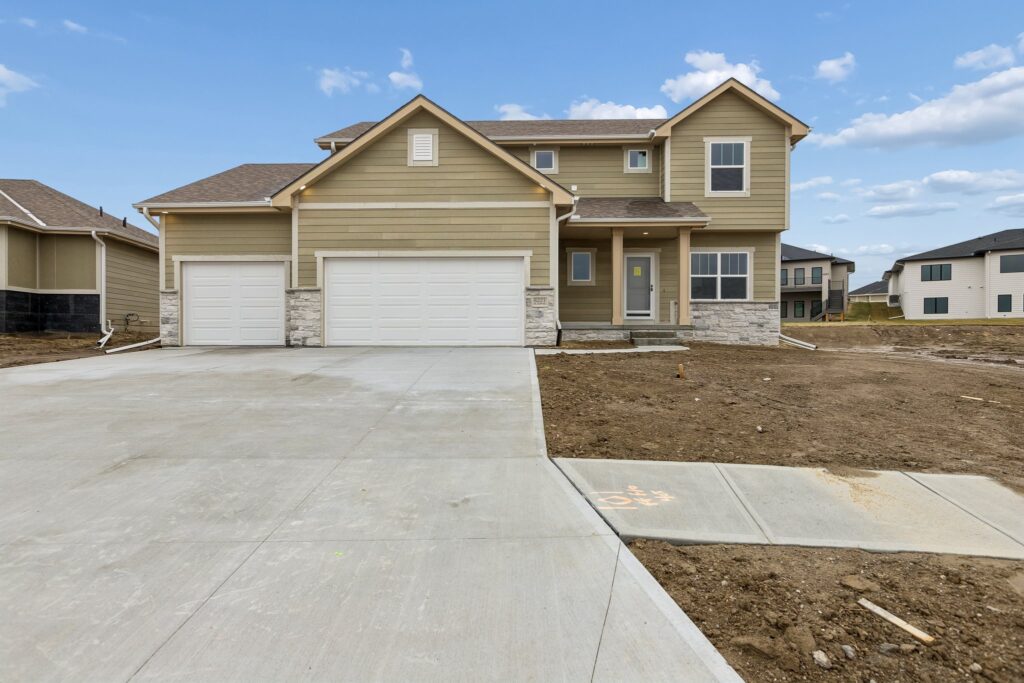 1-web-or-mls-8512 - 6221 N 210th St_001