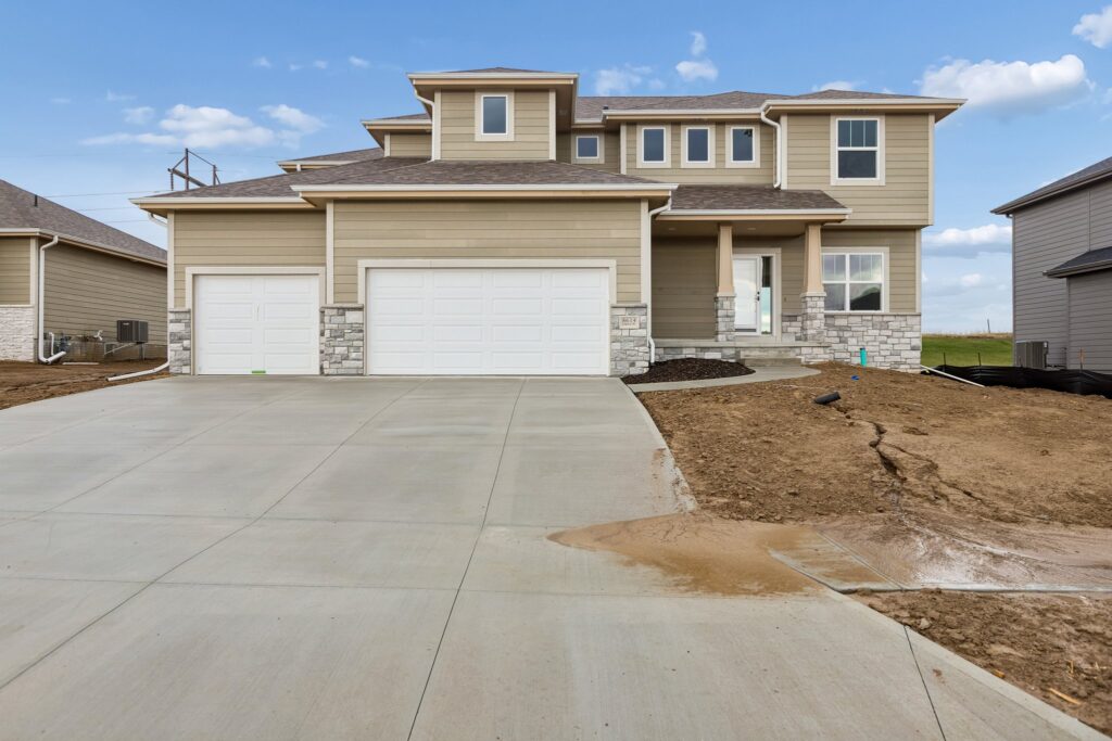 1-web-or-mls-8528 - 8614 Legacy St_001