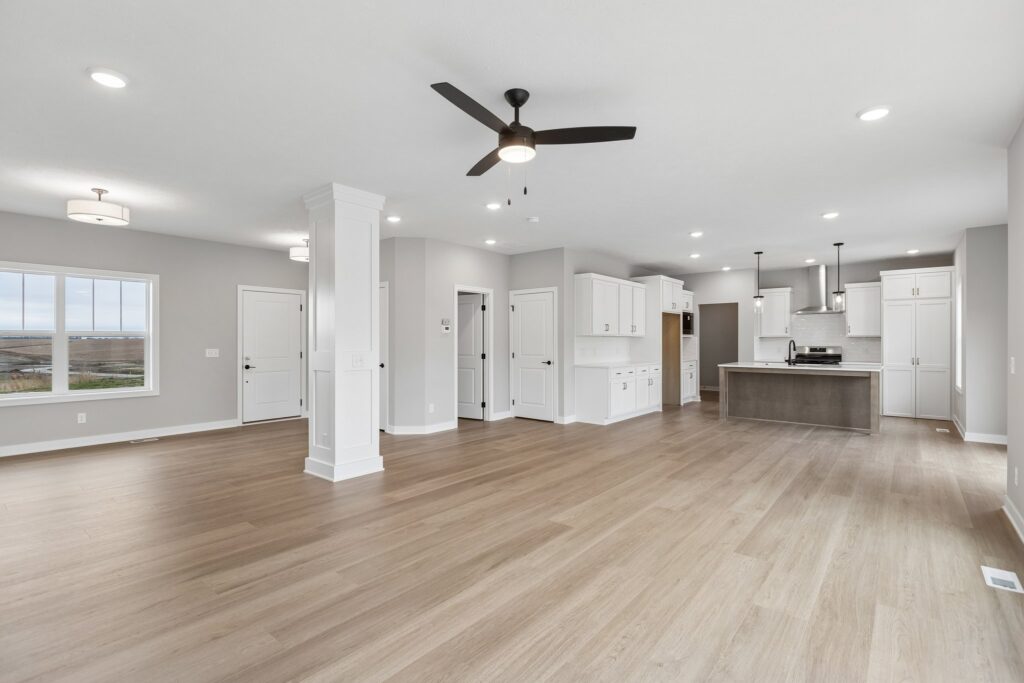 10-web-or-mls-8512 - 6221 N 210th St_010