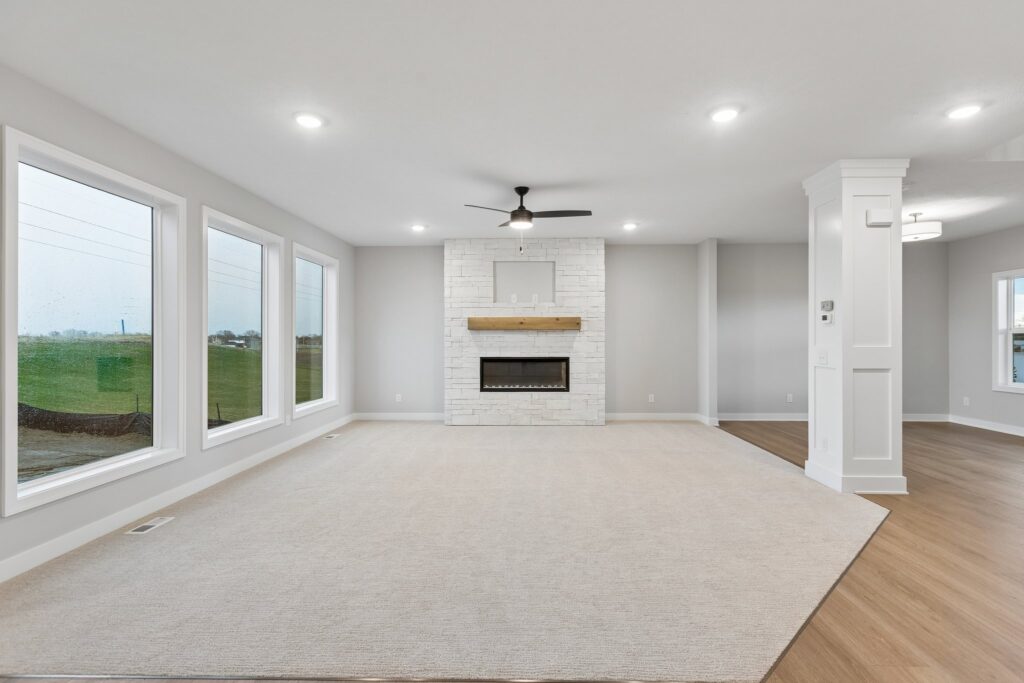 10-web-or-mls-8528 - 8614 Legacy St_010