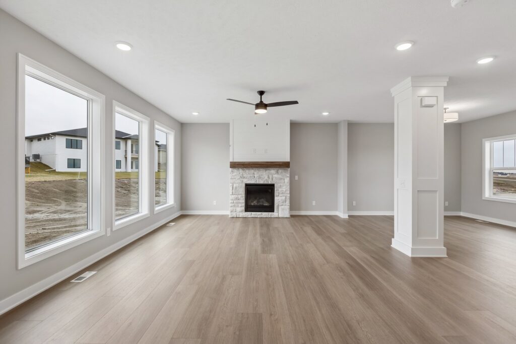 11-web-or-mls-8512 - 6221 N 210th St_011