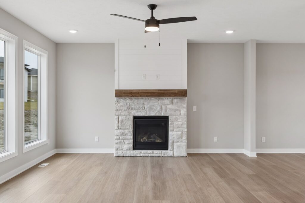 12-web-or-mls-8512 - 6221 N 210th St_012