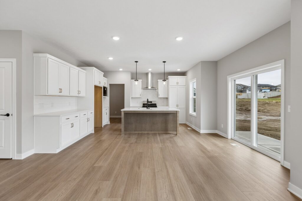 13-web-or-mls-8512 - 6221 N 210th St_013