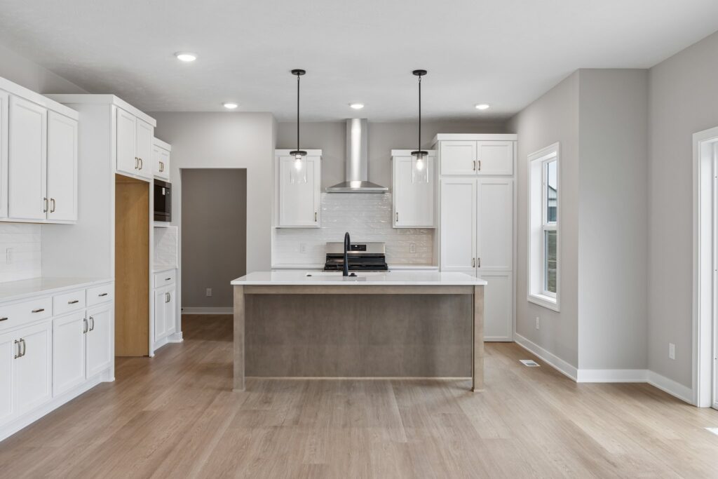 14-web-or-mls-8512 - 6221 N 210th St_014