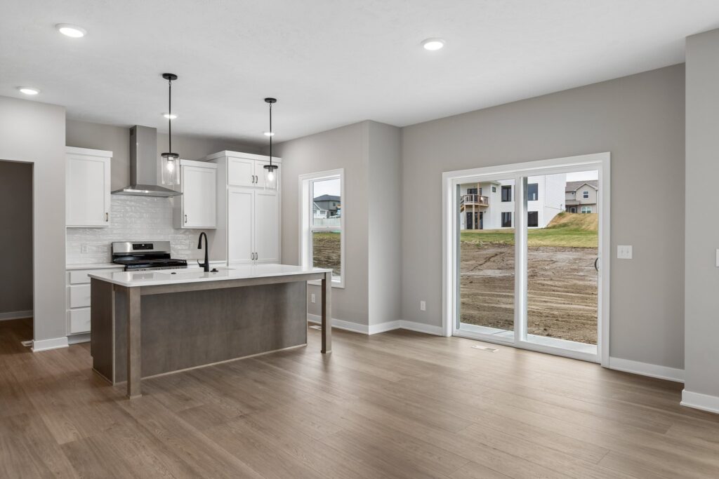 15-web-or-mls-8512 - 6221 N 210th St_015