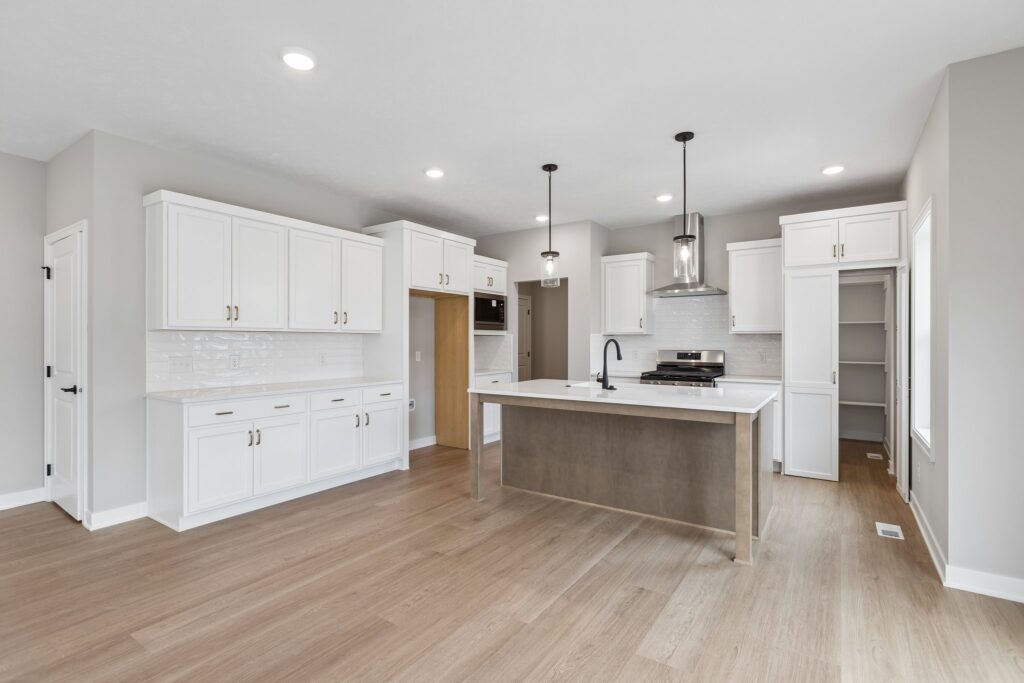 16-web-or-mls-8512 - 6221 N 210th St_016