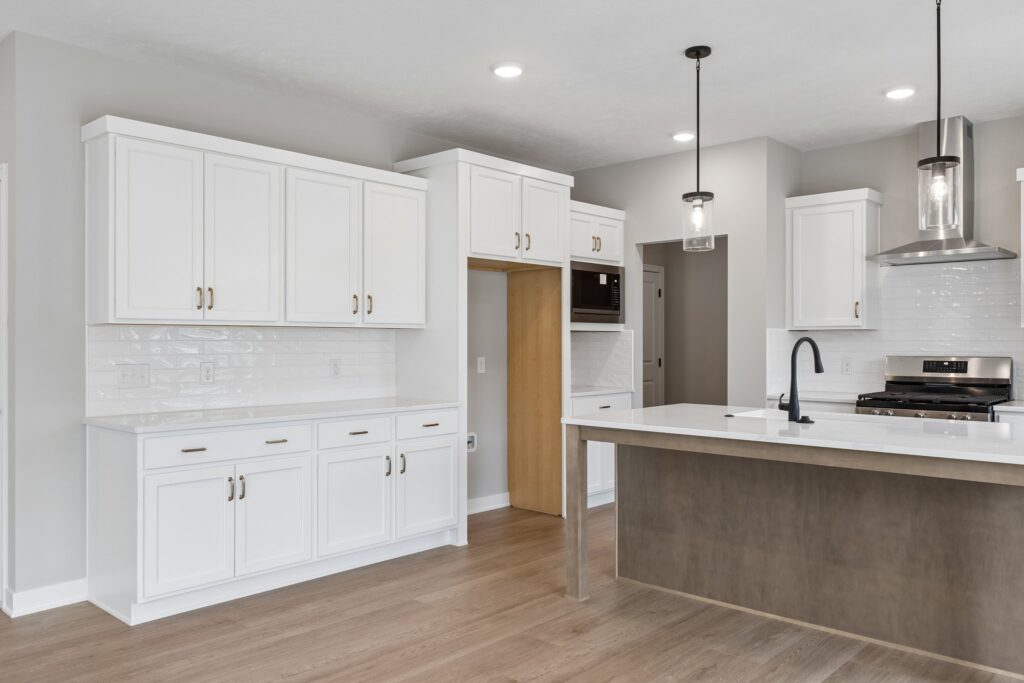 17-web-or-mls-8512 - 6221 N 210th St_017