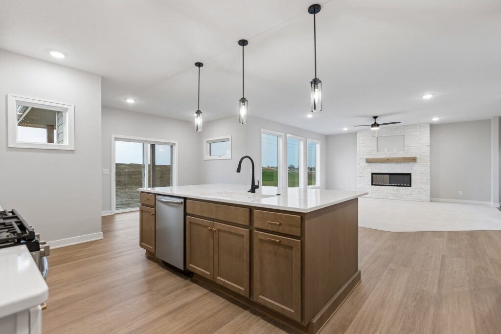 17-web-or-mls-8528 - 8614 Legacy St_017