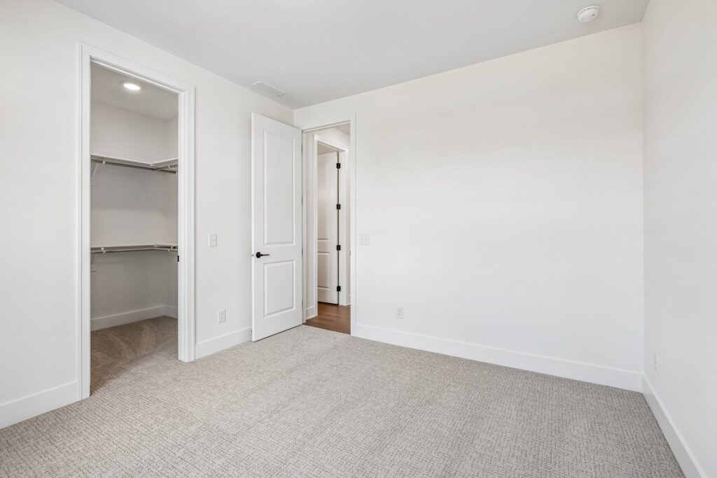 18-web-or-mls-8267 - 21417 Z Street_018