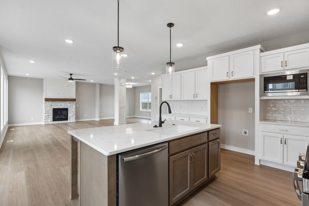 18-web-or-mls-8512 - 6221 N 210th St_018