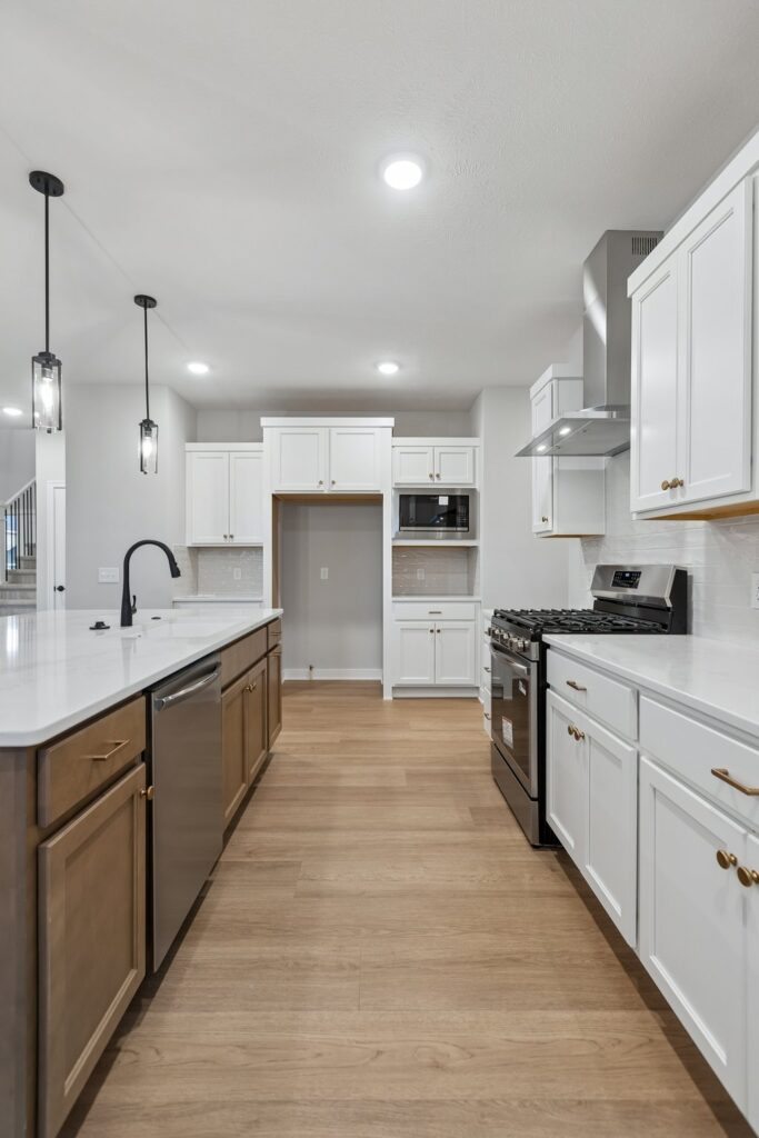 18-web-or-mls-8528 - 8614 Legacy St_018