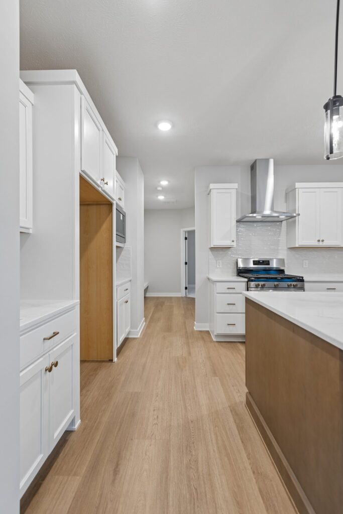 19-web-or-mls-8528 - 8614 Legacy St_019