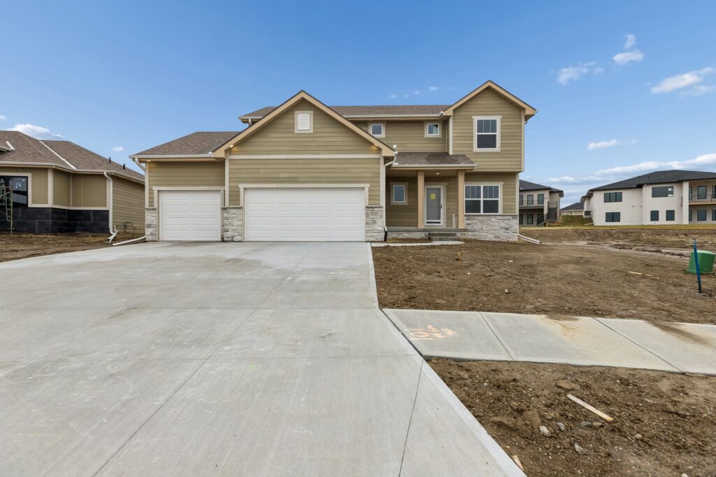 2-web-or-mls-8512 - 6221 N 210th St_002