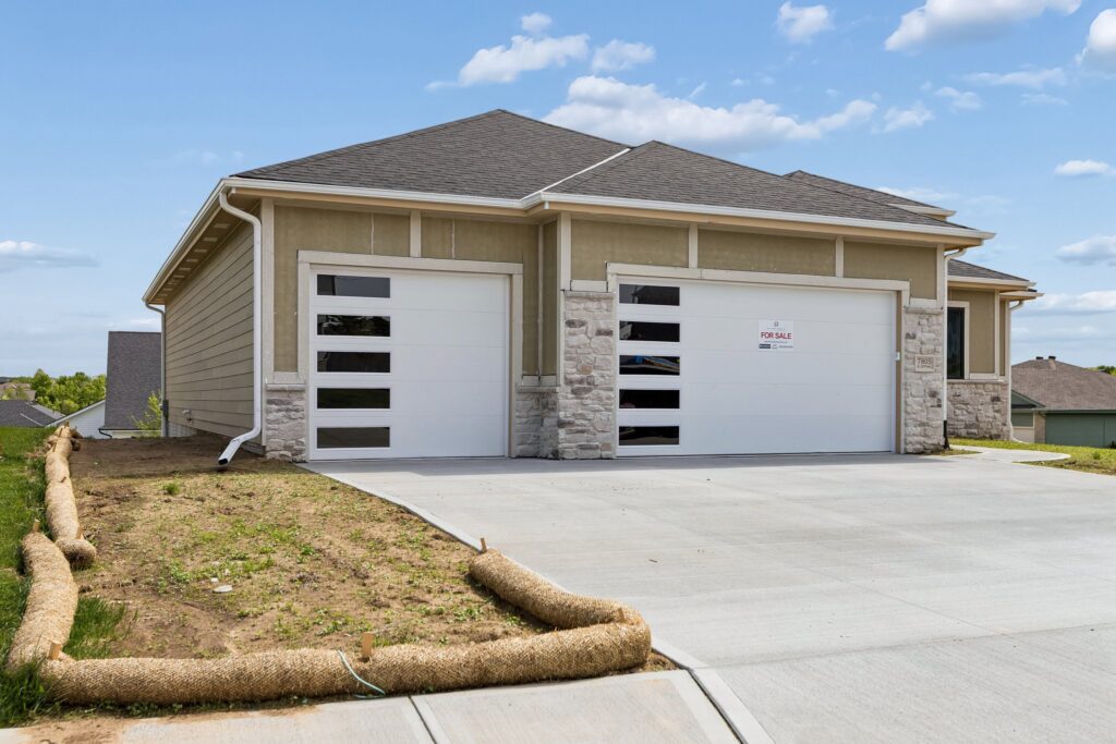 2-web-or-mls-8793 - 7805 N 167th Ave_002