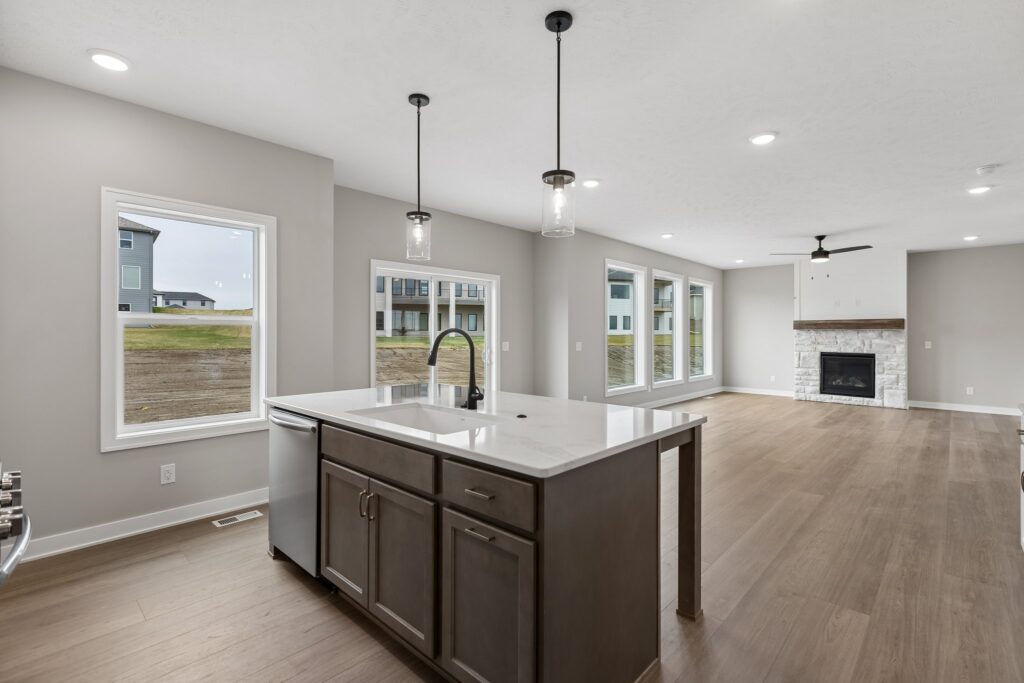 20-web-or-mls-8512 - 6221 N 210th St_020