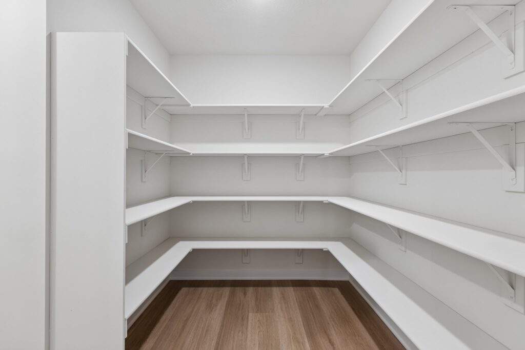 20-web-or-mls-8528 - 8614 Legacy St_020