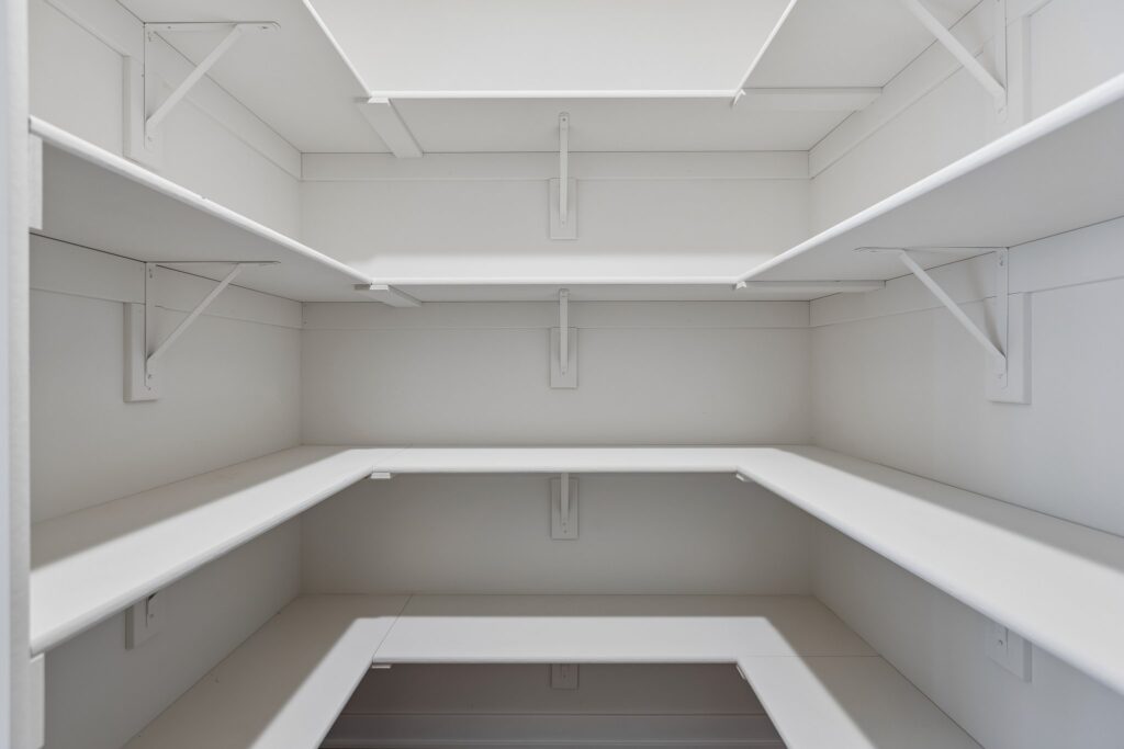 21-web-or-mls-8512 - 6221 N 210th St_021