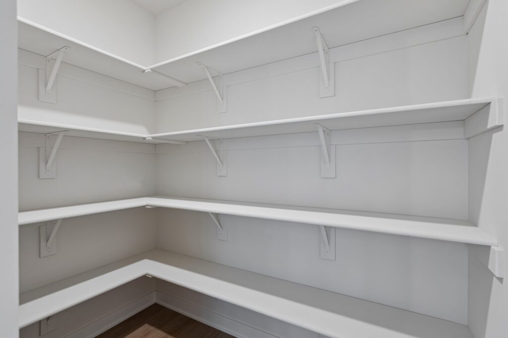 22-web-or-mls-8512 - 6221 N 210th St_022