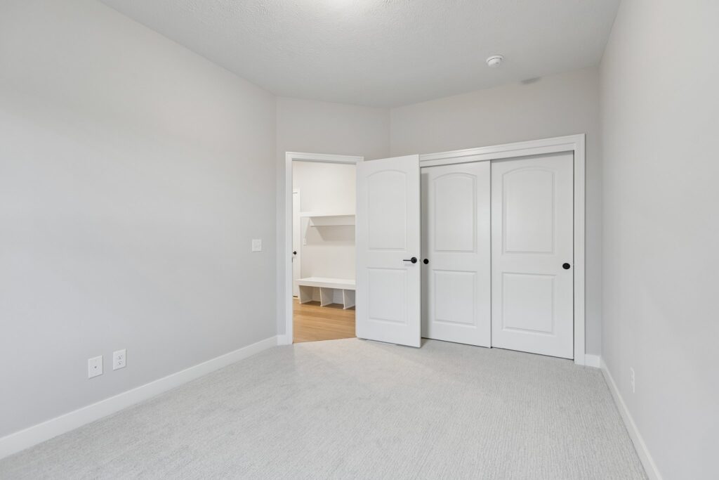22-web-or-mls-8528 - 8614 Legacy St_022