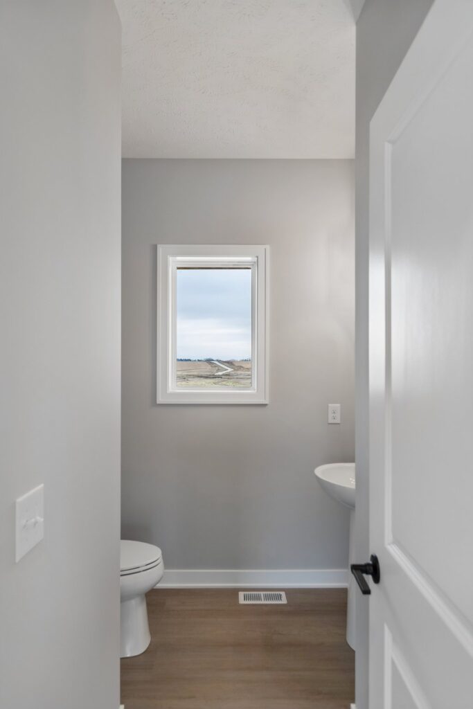 23-web-or-mls-8512 - 6221 N 210th St_023