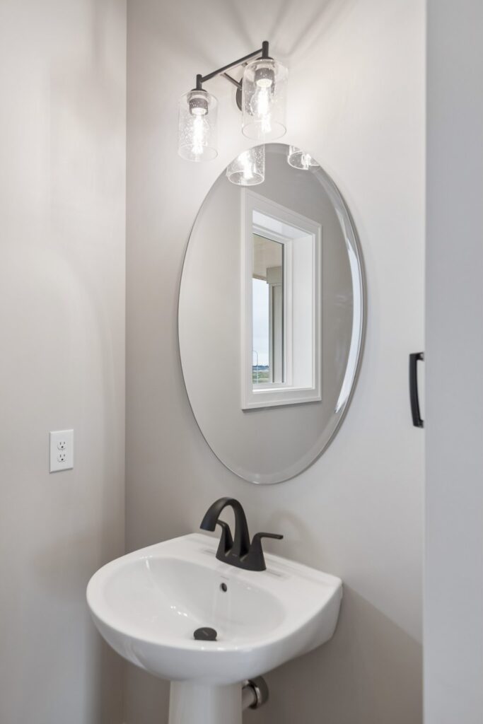 24-web-or-mls-8512 - 6221 N 210th St_024