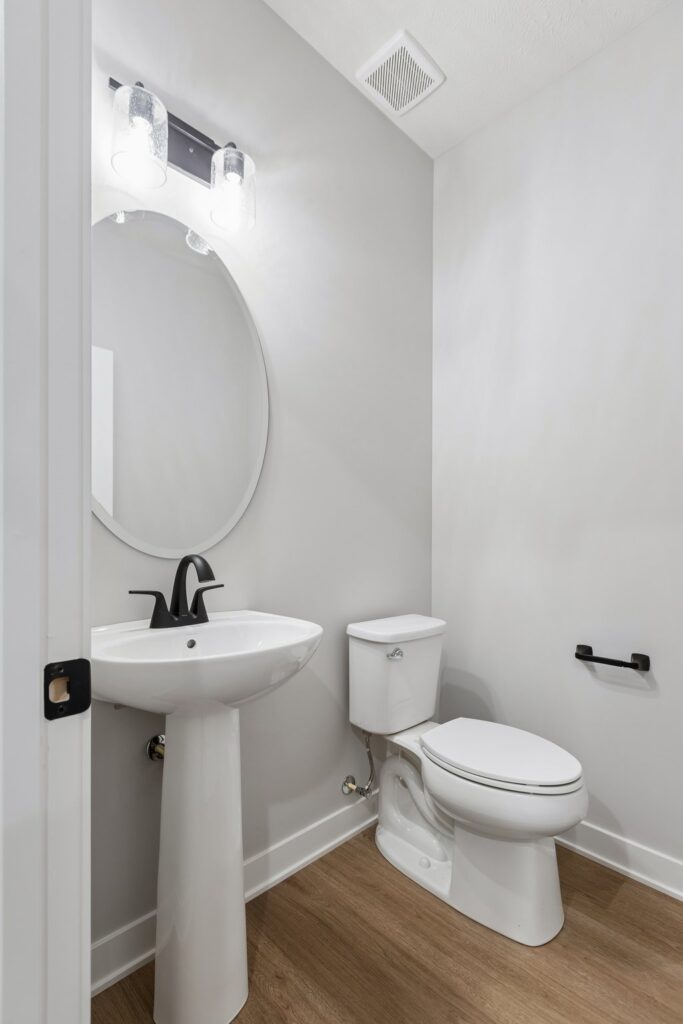 24-web-or-mls-8528 - 8614 Legacy St_024