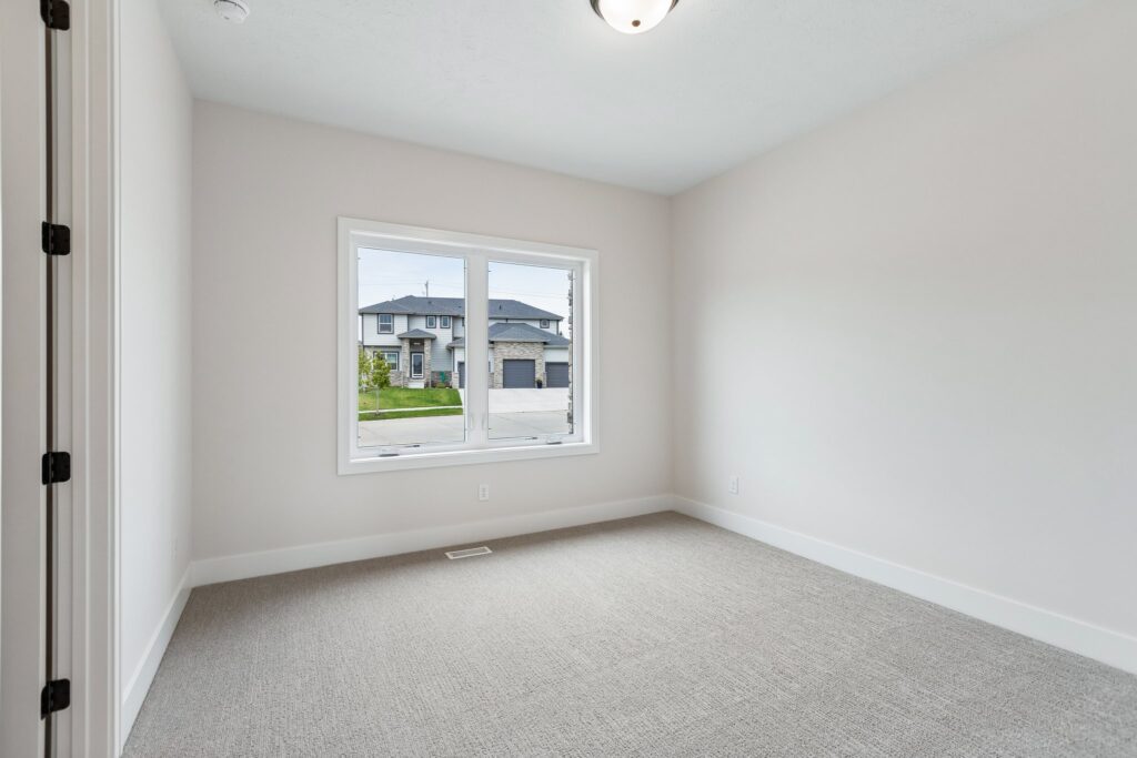 26-web-or-mls-8793 - 7805 N 167th Ave_026